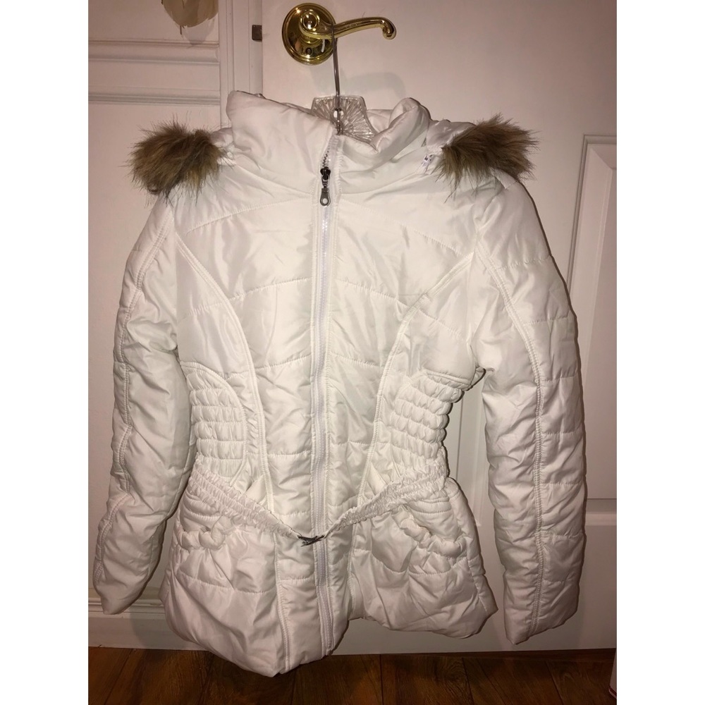 SALE‼️ LIKE NEW White fur hood coat